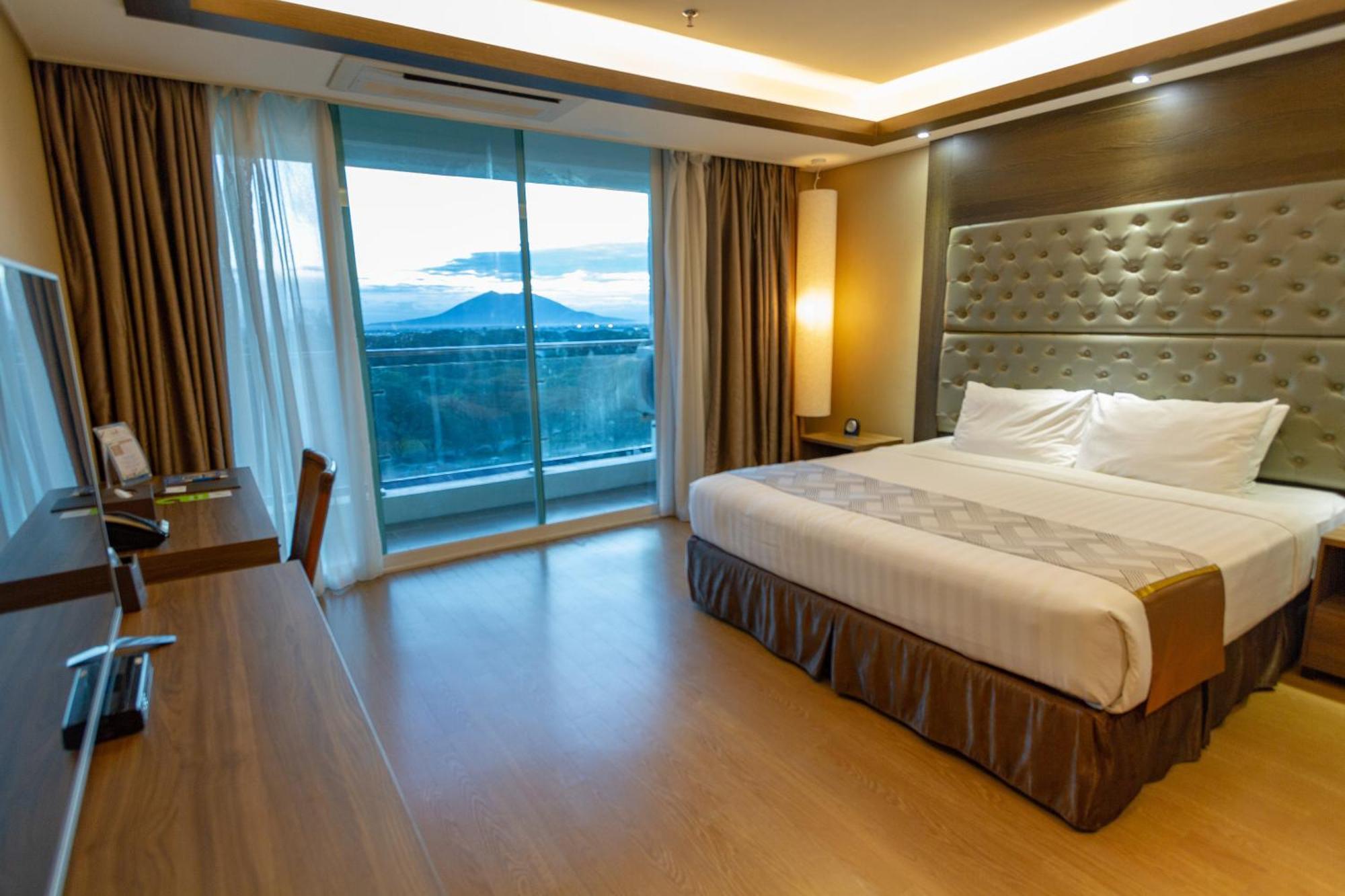 Xenia Hotel Clark Clark Field Dış mekan fotoğraf