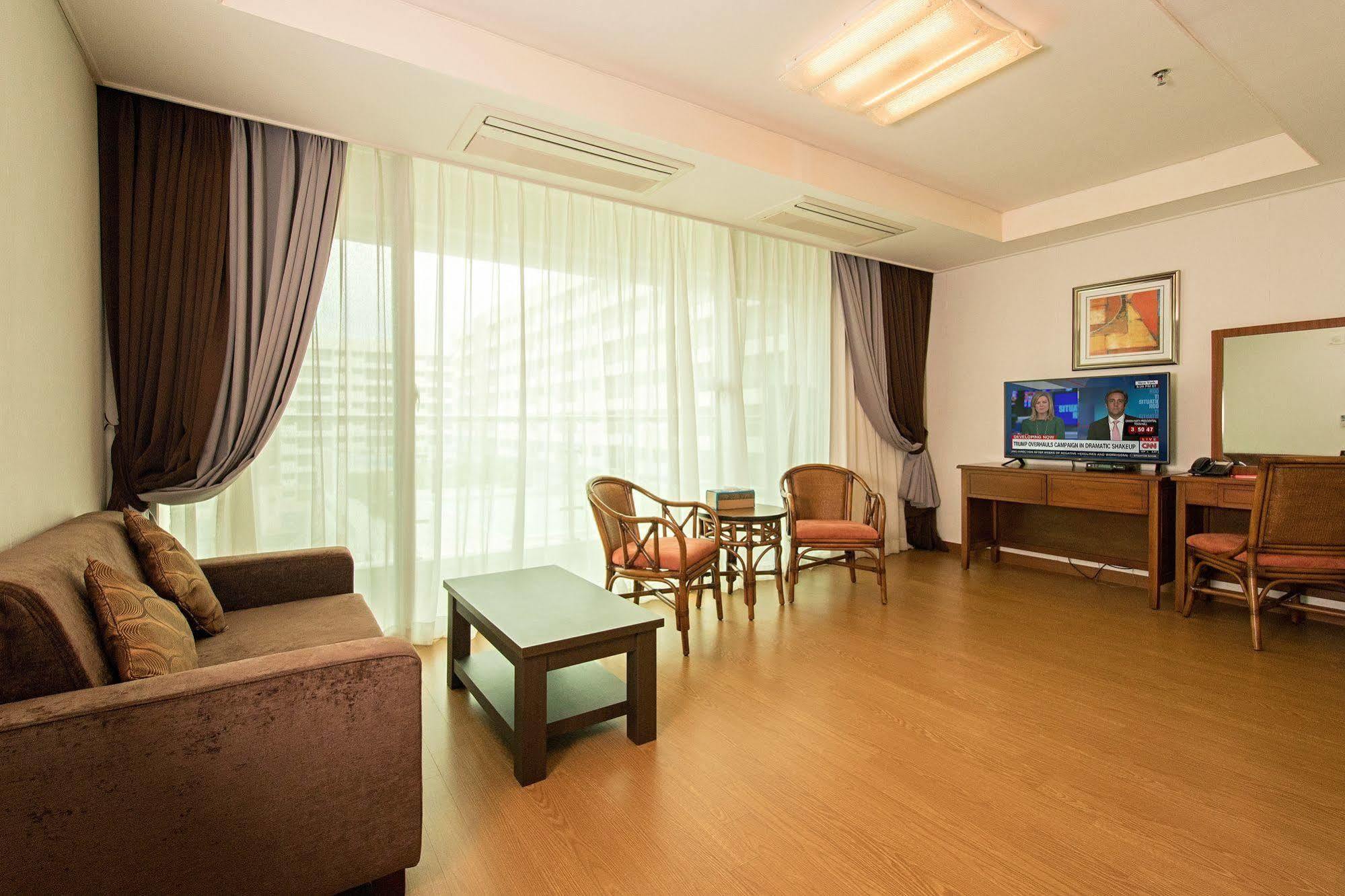 Xenia Hotel Clark Clark Field Dış mekan fotoğraf